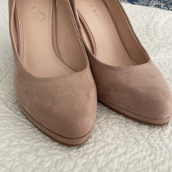 BANANA REPUBLIC TAN SUEDE HEELS SIZE 9.5 - Picture 2 of 5